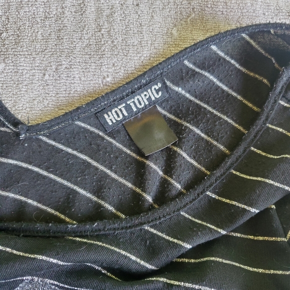 Hot Topic Glitter Rib Cage Tee - Picture 8 of 9